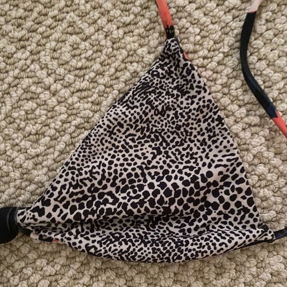 Reversible Roxy swimsuit! - Picture 3 of 4